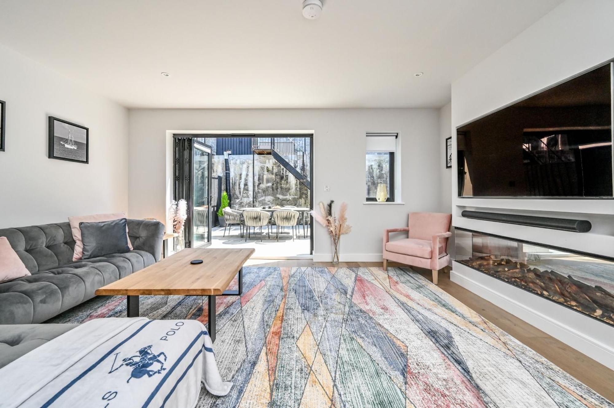 1 The Nest - Luxury Modern House Nr Beach & Bars With Sea Views & Free Parking Villa Charlestown  Buitenkant foto